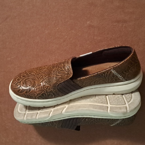 Ariat Embossed Leather Slip On Shoes Brown Size 6.5 - Picture 7 of 8